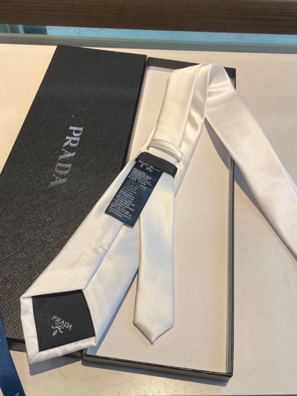 🤍Prada white bow tie unisex comes with a gift box - Picture 4 of 4